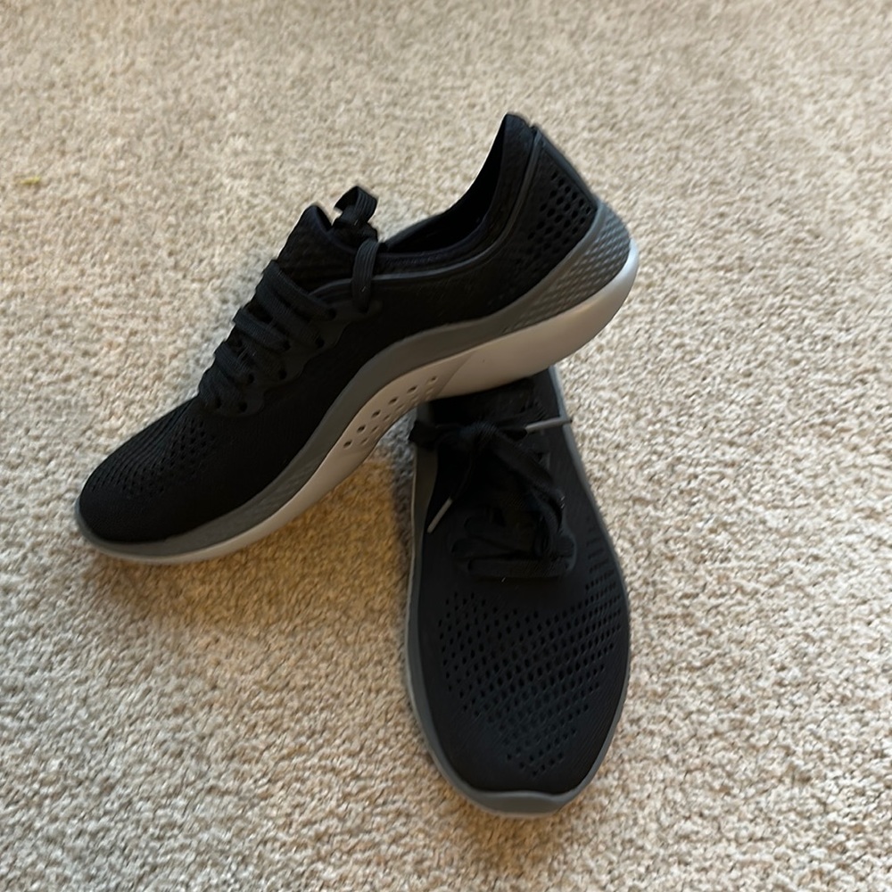 Crocs lite ride water shoes men’s 8 black.